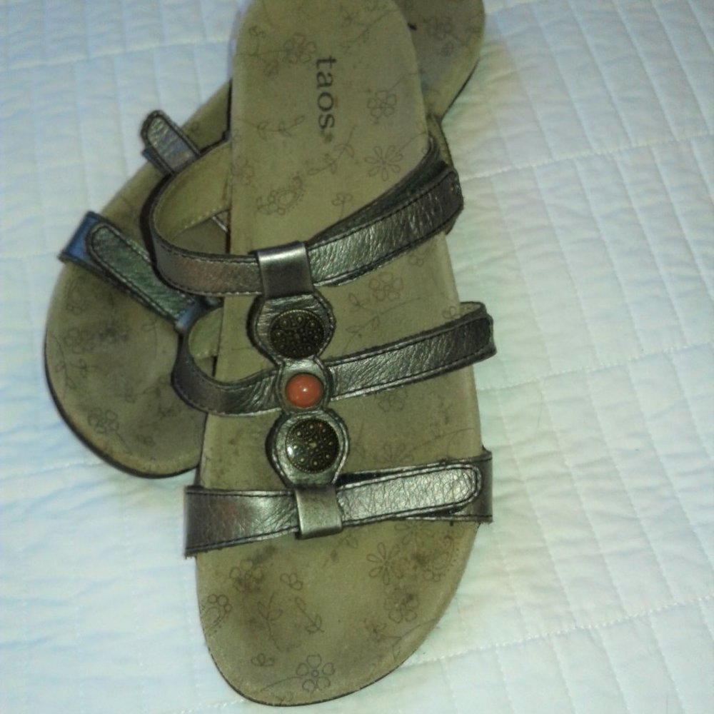 Taos Sandals  Womens Sz 9